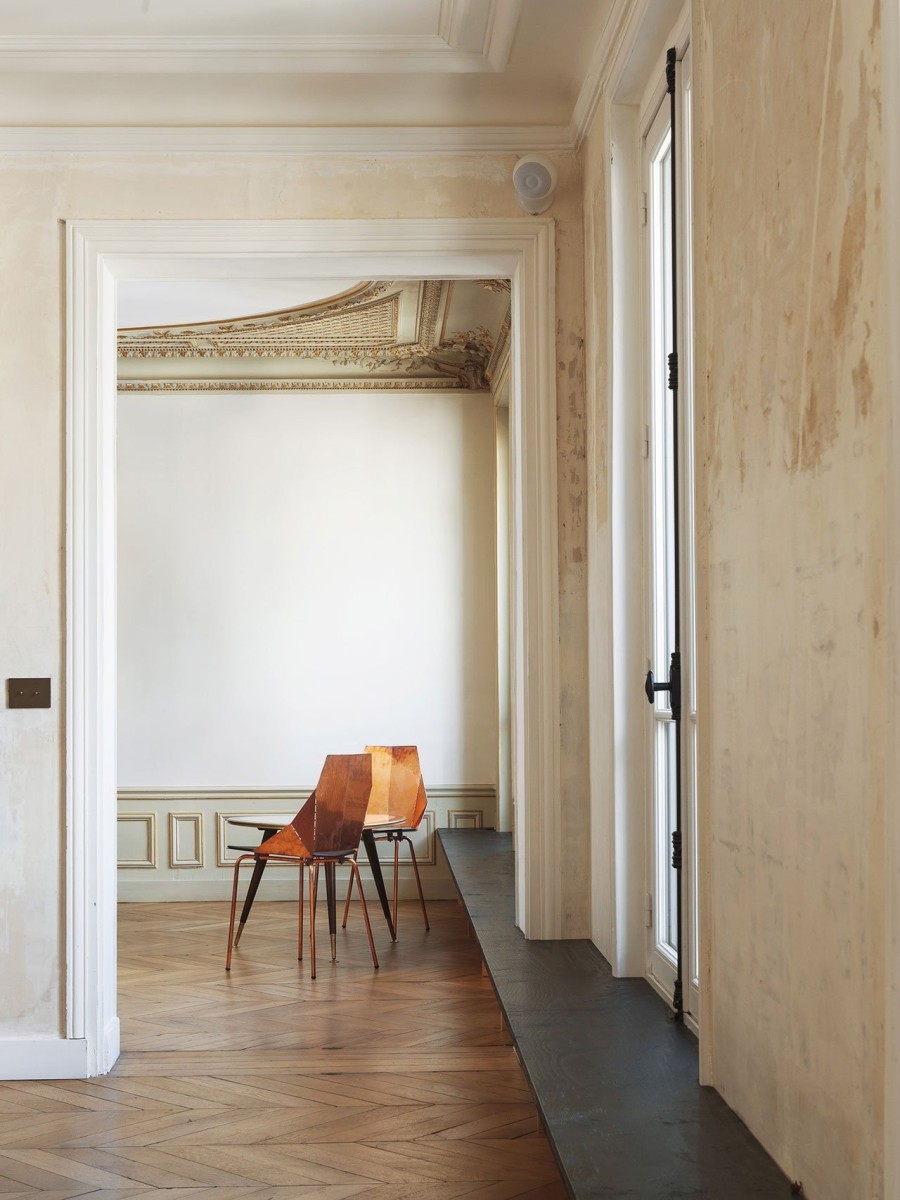 Ένα ανακαινισμένο διαμέρισμα στο Παρίσι ανακαλεί μνήμες με μοντέρνο τρόπο- Φωτογραφία 1