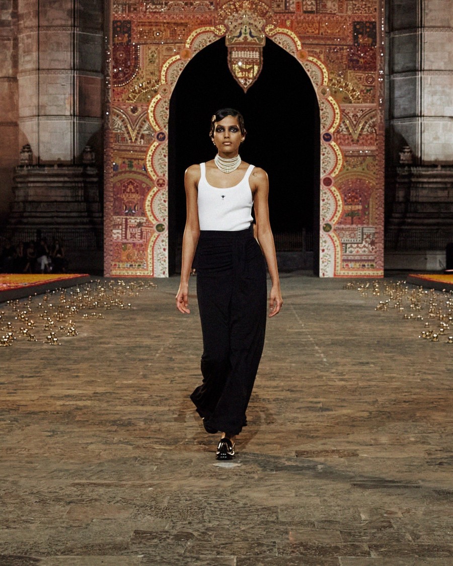 Ο Dior μετέτρεψε την εμβληματική πύλη της Ινδίας στη Βομβάη σ' ένα φαντασμαγορικό σκηνικό- Φωτογραφία 55