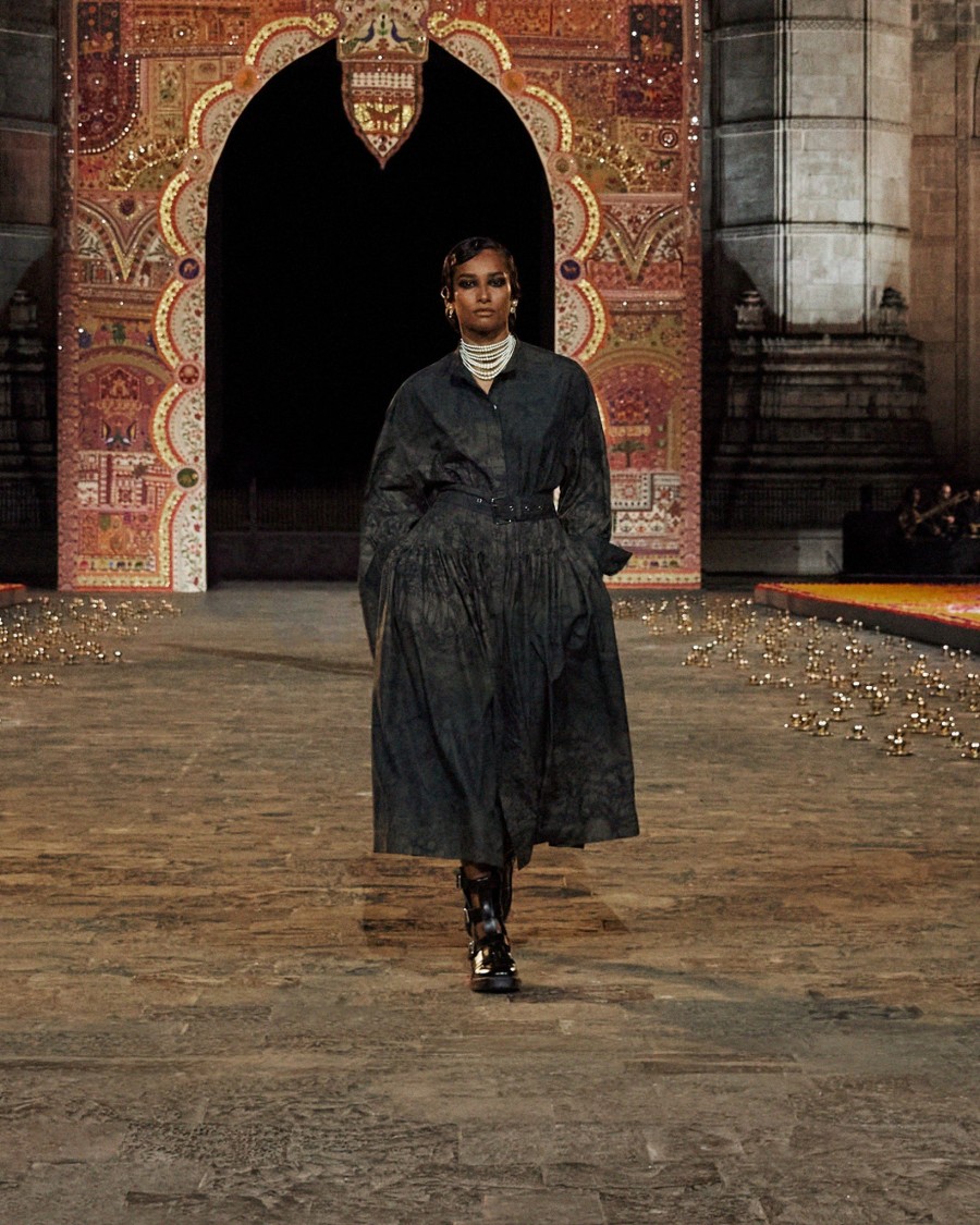 Ο Dior μετέτρεψε την εμβληματική πύλη της Ινδίας στη Βομβάη σ' ένα φαντασμαγορικό σκηνικό- Φωτογραφία 36