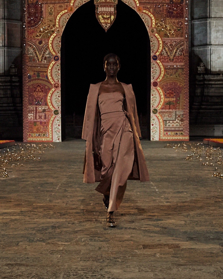 Ο Dior μετέτρεψε την εμβληματική πύλη της Ινδίας στη Βομβάη σ' ένα φαντασμαγορικό σκηνικό- Φωτογραφία 27