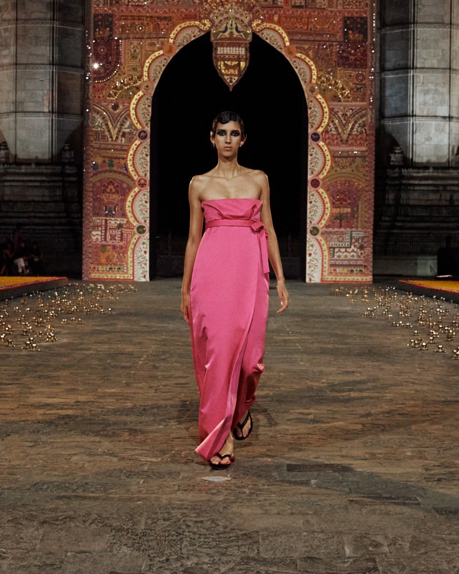 Ο Dior μετέτρεψε την εμβληματική πύλη της Ινδίας στη Βομβάη σ' ένα φαντασμαγορικό σκηνικό- Φωτογραφία 25
