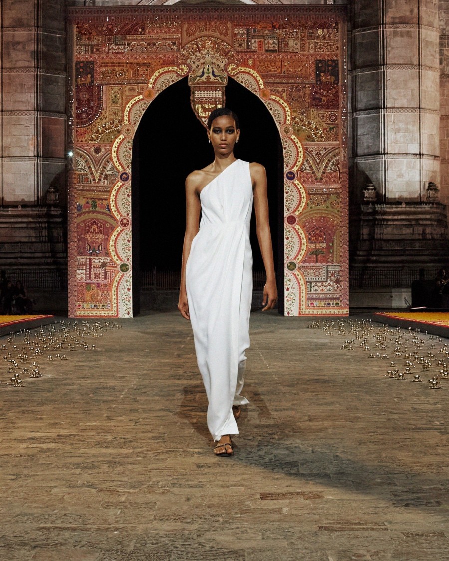 Ο Dior μετέτρεψε την εμβληματική πύλη της Ινδίας στη Βομβάη σ' ένα φαντασμαγορικό σκηνικό- Φωτογραφία 13