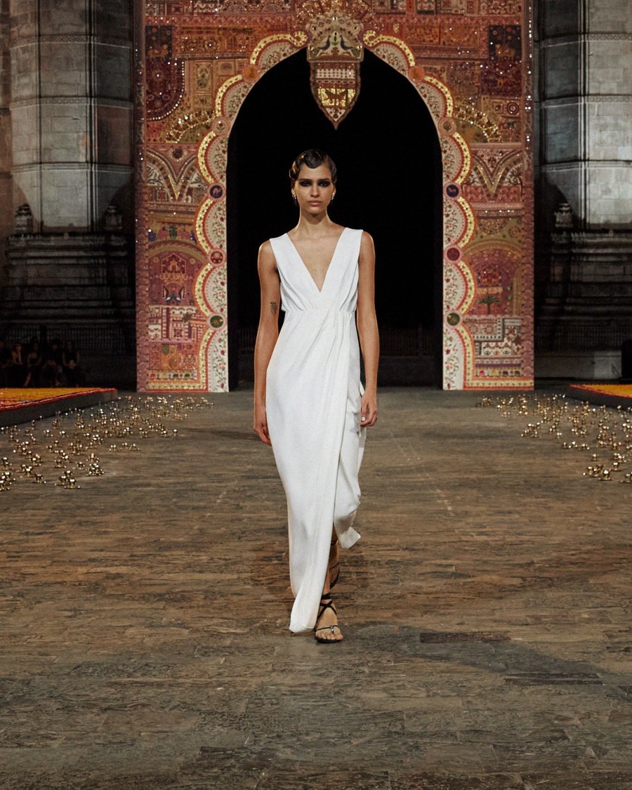 Ο Dior μετέτρεψε την εμβληματική πύλη της Ινδίας στη Βομβάη σ' ένα φαντασμαγορικό σκηνικό- Φωτογραφία 14