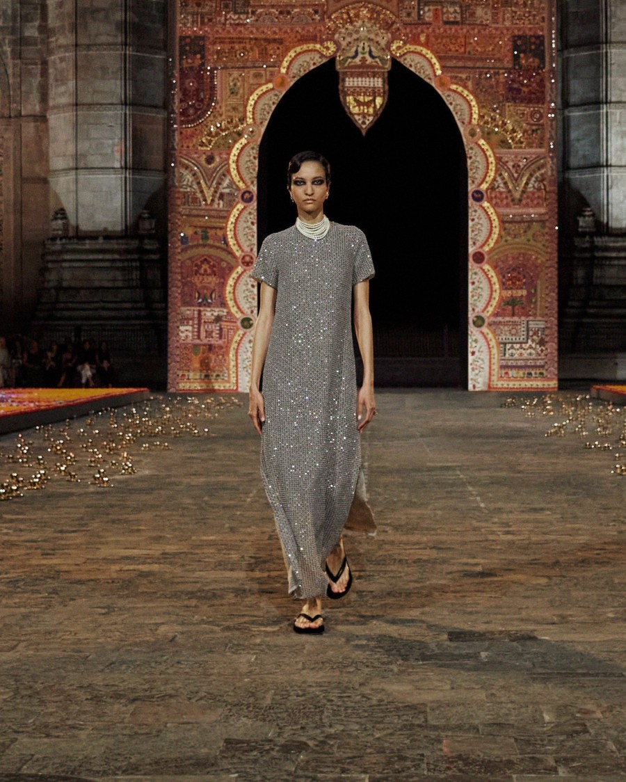 Ο Dior μετέτρεψε την εμβληματική πύλη της Ινδίας στη Βομβάη σ' ένα φαντασμαγορικό σκηνικό- Φωτογραφία 4