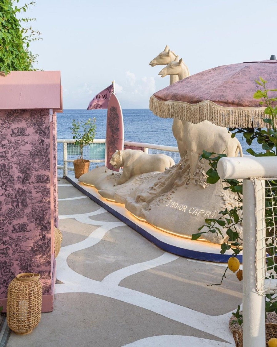 Dioriviera: Απολαύστε το μαγικό σκηνικό του δημοφιλούς pop up στο Capri- Φωτογραφία 2