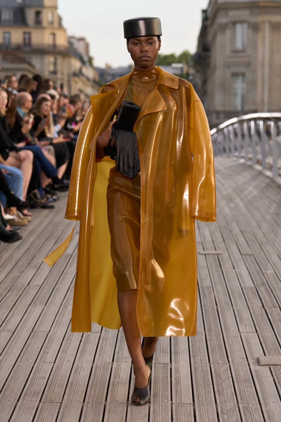 Paris Haute Couture Week: Η εκλεπτυσμένη πολυτέλεια του Alaïa διασχίζει τον Σηκουάνα- Φωτογραφία 8