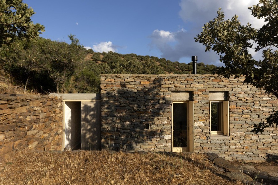 To πέτρινο εξοχικό με το ένα και μοναδικό δωμάτιο θα σας κλέψει την καρδιά - Φωτογραφία 2