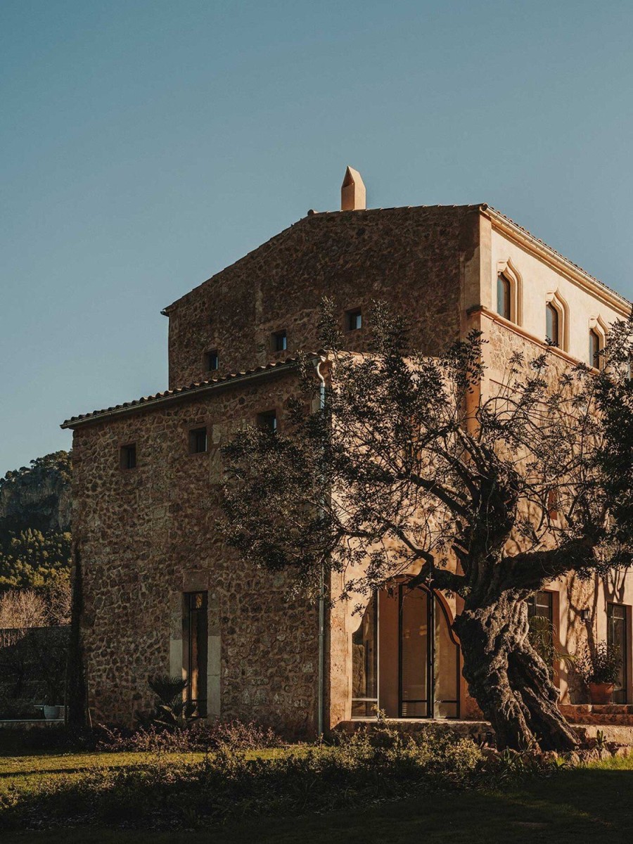Ένα ιστορικό κτήμα στη Mallorca ανακαινίστηκε υποδειγματικά σε μια καταπληκτική κατοικία - Φωτογραφία 2