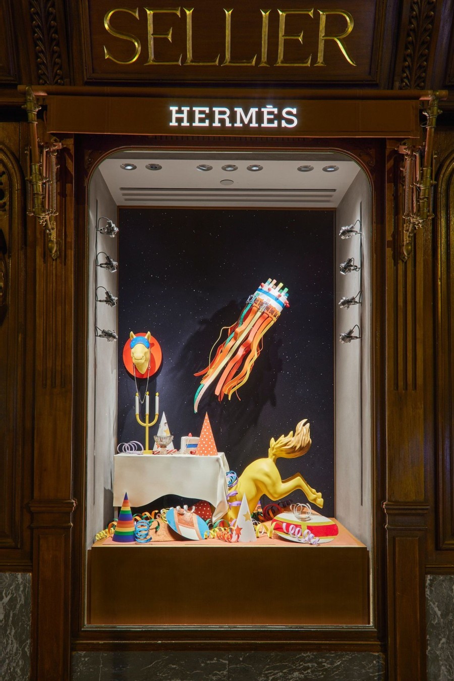 Oι νέες βιτρίνες του οίκου Hermès με τίτλο Life on Mars είναι πέρα από κάθε φαντασία - Φωτογραφία 6