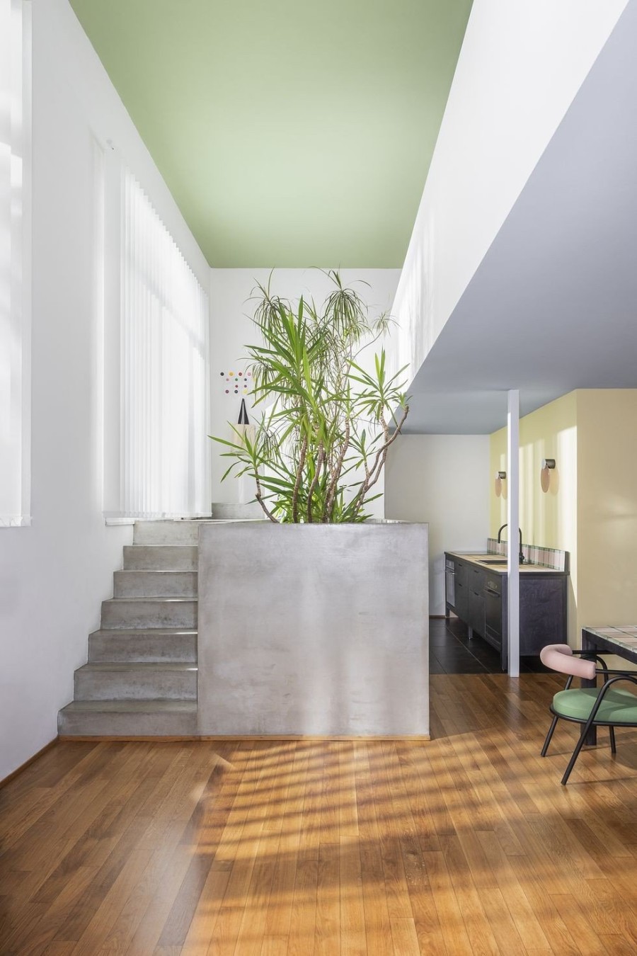 Ένα πολύχρωμο διαμέρισμα στο Μιλάνο που ανατρέπει τους κανόνες- Φωτογραφία 4