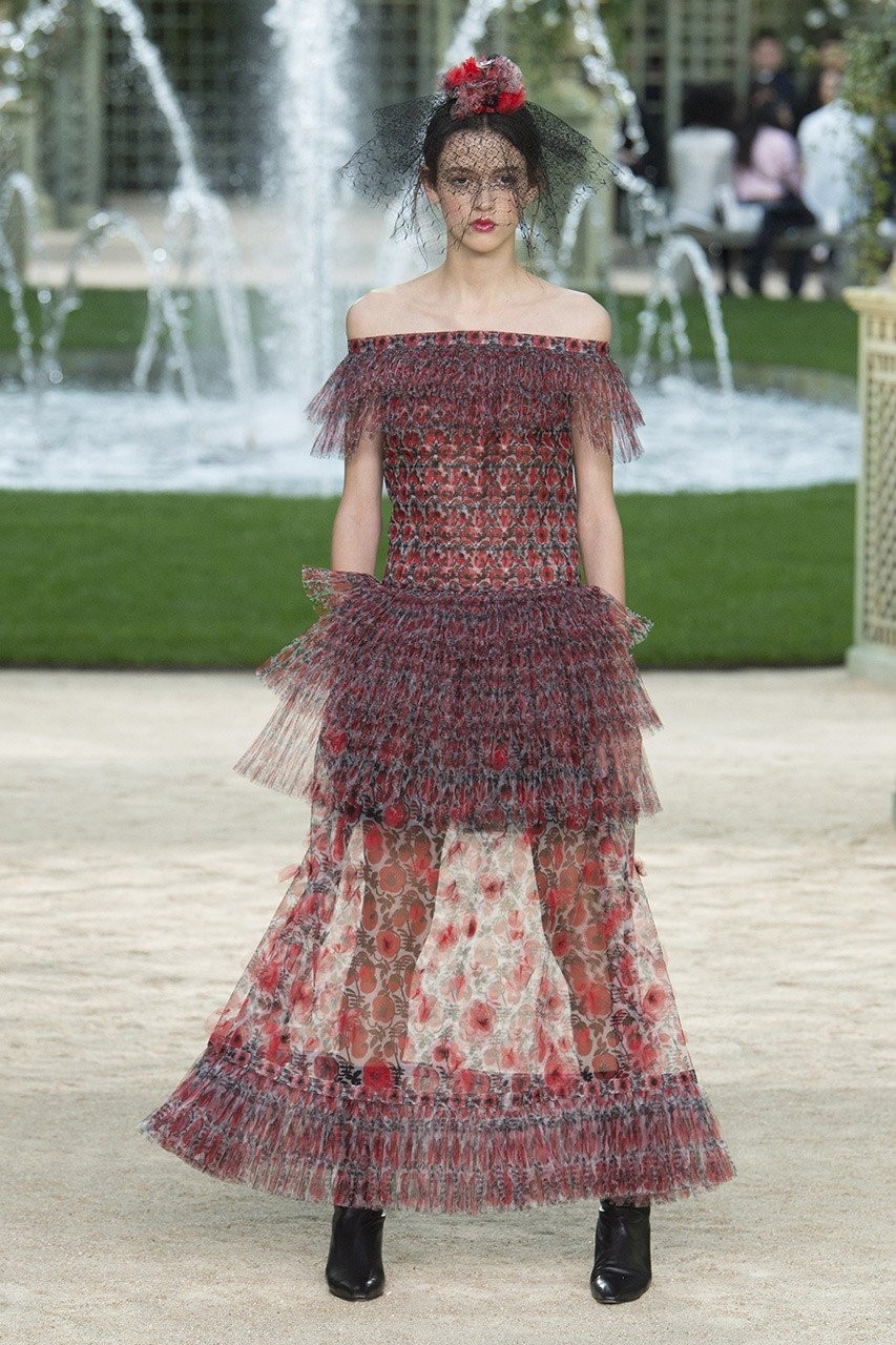 Το haute couture show της Chanel ταξιδεύει στους κήπους των Βερσαλλιών - Φωτογραφία 27