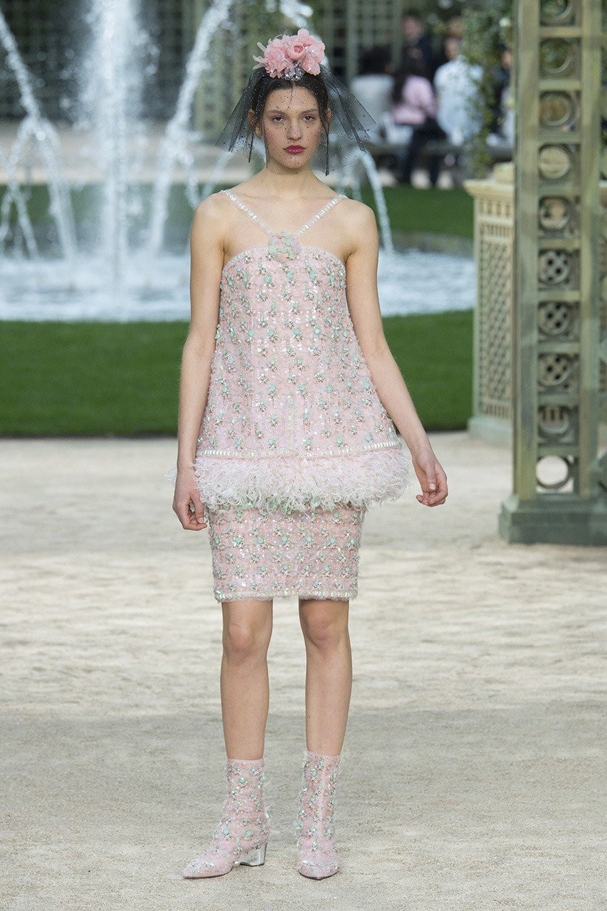 Το haute couture show της Chanel ταξιδεύει στους κήπους των Βερσαλλιών - Φωτογραφία 30