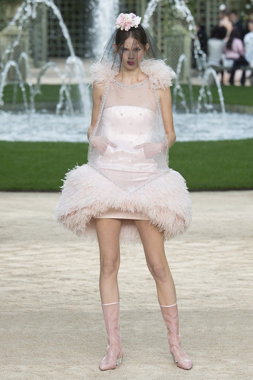 Το haute couture show της Chanel ταξιδεύει στους κήπους των Βερσαλλιών - Φωτογραφία 32