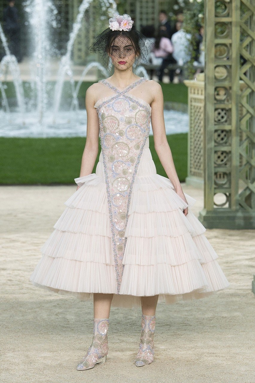 Το haute couture show της Chanel ταξιδεύει στους κήπους των Βερσαλλιών - Φωτογραφία 35