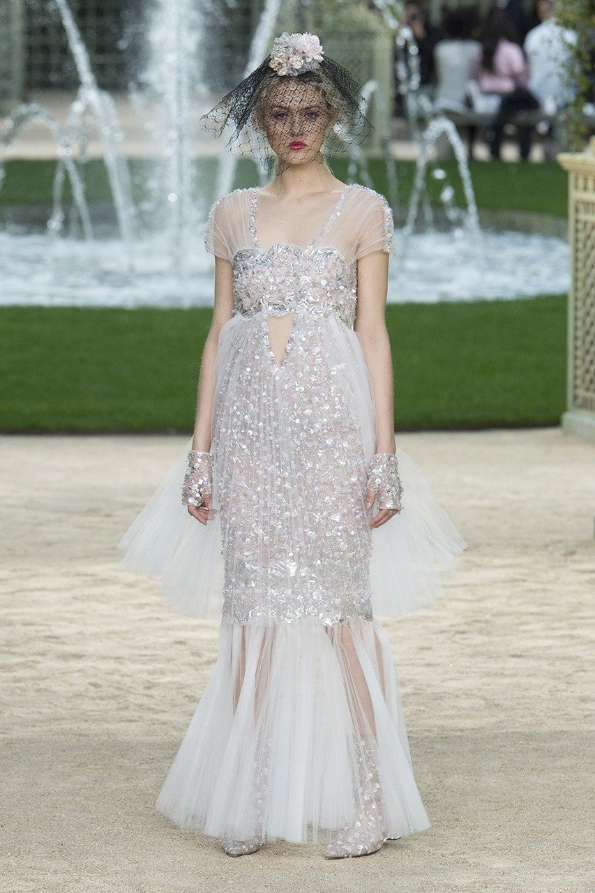 Το haute couture show της Chanel ταξιδεύει στους κήπους των Βερσαλλιών - Φωτογραφία 39