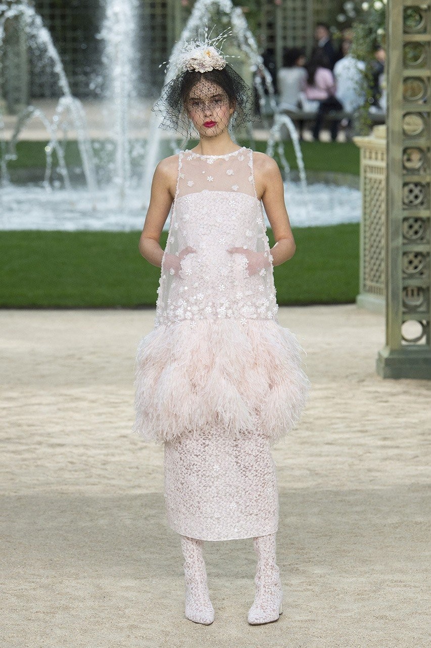 Το haute couture show της Chanel ταξιδεύει στους κήπους των Βερσαλλιών - Φωτογραφία 40