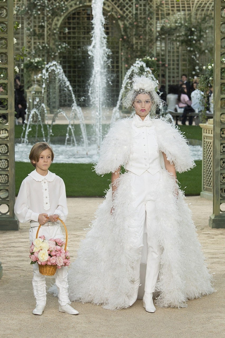 Το haute couture show της Chanel ταξιδεύει στους κήπους των Βερσαλλιών - Φωτογραφία 43