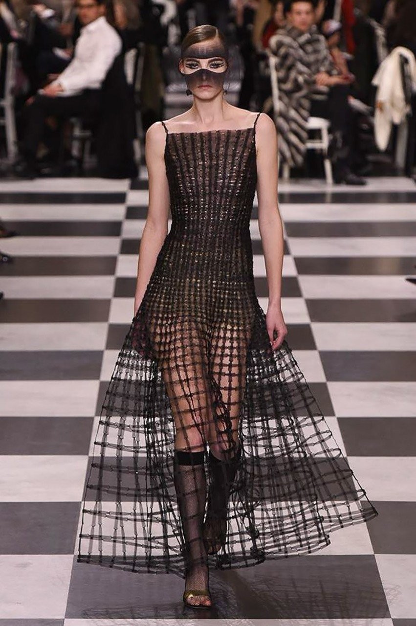 Το σουρεαλιστικό Haute Couture show του οίκου Dior - Φωτογραφία 11