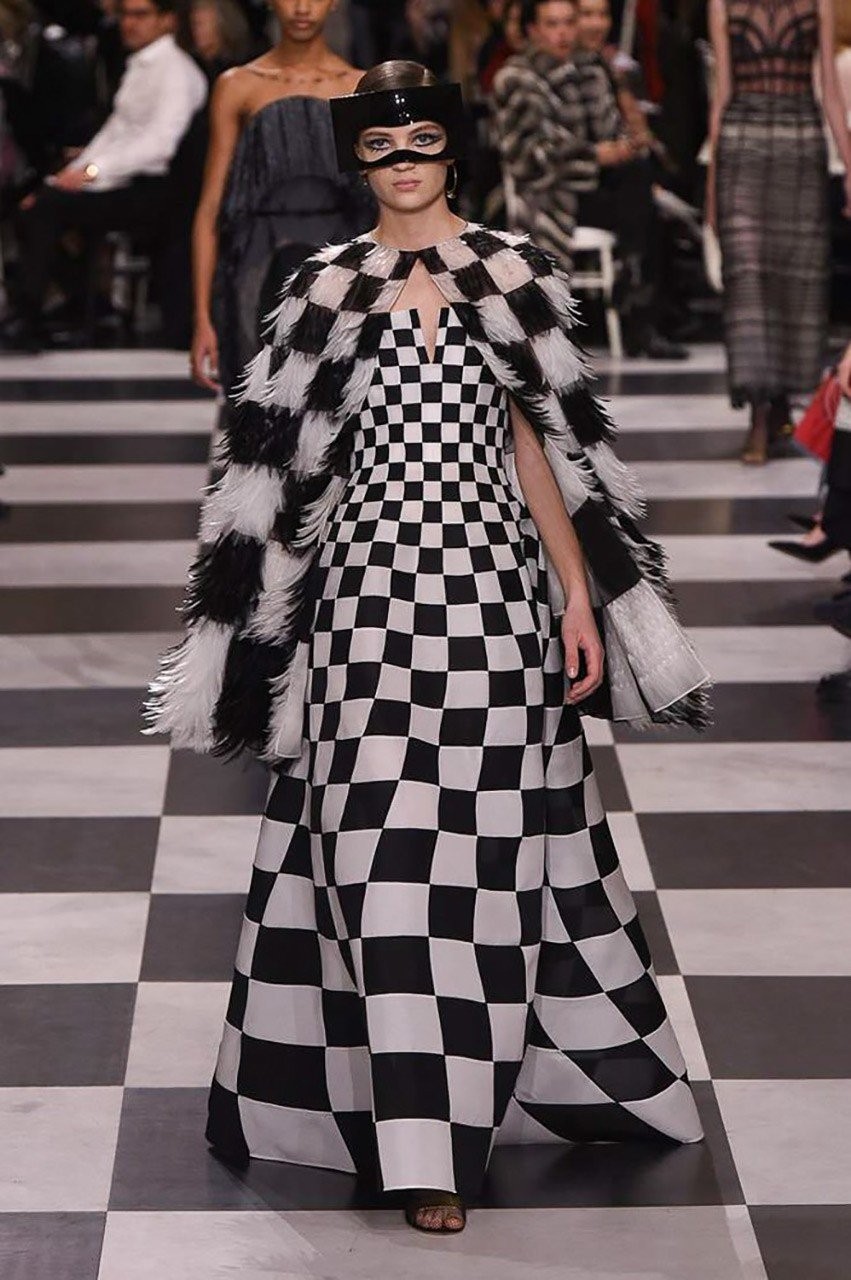 Το σουρεαλιστικό Haute Couture show του οίκου Dior - Φωτογραφία 12