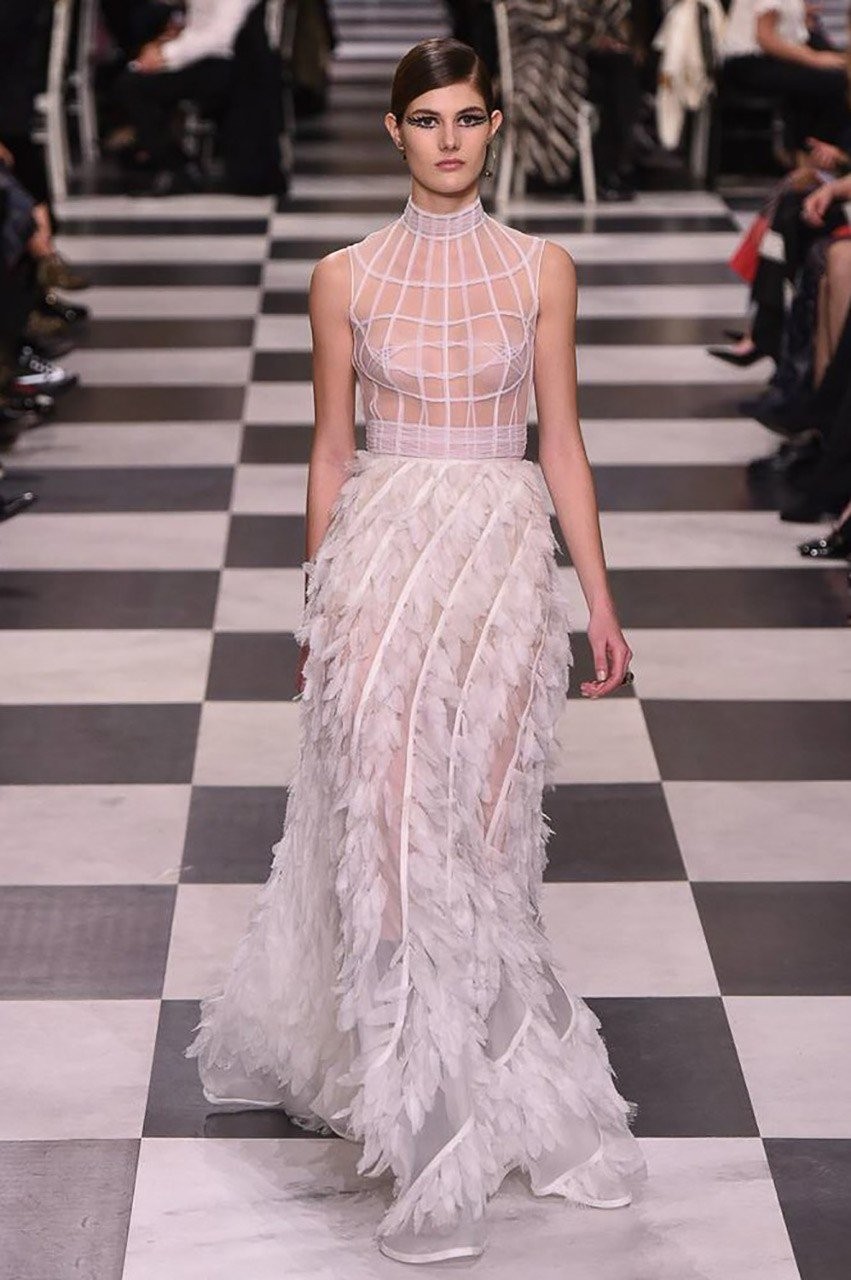 Το σουρεαλιστικό Haute Couture show του οίκου Dior - Φωτογραφία 19