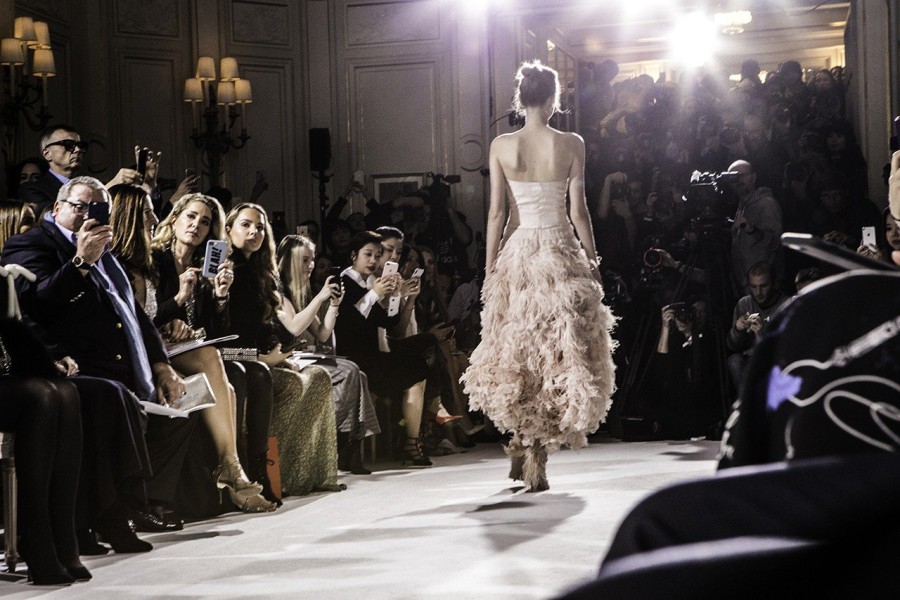 Η ονειρική επίδειξη Celia Kritharioti στην Haute Couture Fashion Week- Φωτογραφία 1