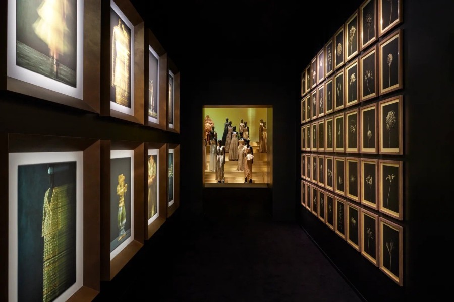 Dior J'Adore: Μια έκθεση αφιερωμένη στο iconic άρωμα του οίκου παρουσιάζεται στη Σχολή Καλών Τεχνών του Παρισιού- Φωτογραφία 5
