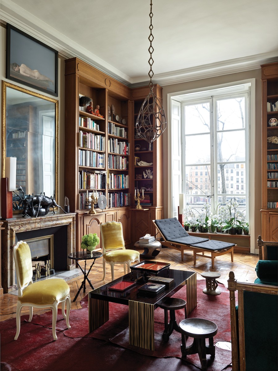 Ο σχεδιαστής επίπλων Hervé Van der Straeten μας υποδέχεται σ' ένα αισθητικά άρτιο διαμέρισμα στο Παρίσι, που «παντρεύονται» ﻿μοναδικά κομμάτια υψηλής αισθητικής - Φωτογραφία 2