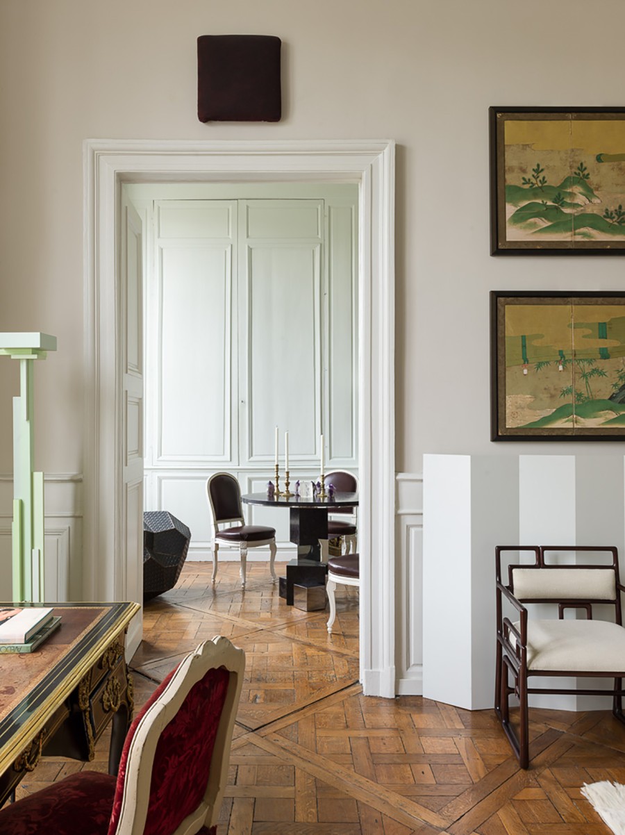 Ο σχεδιαστής επίπλων Hervé Van der Straeten μας υποδέχεται σ' ένα αισθητικά άρτιο διαμέρισμα στο Παρίσι, που «παντρεύονται» ﻿μοναδικά κομμάτια υψηλής αισθητικής - Φωτογραφία 5