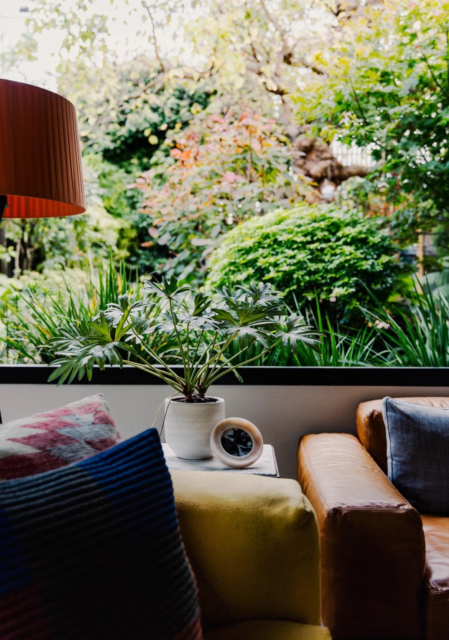 Μια φωτεινή εξοχική κατοικία στο νότιο Λονδίνο γίνεται ένα με τον καταπράσινο κήπο της- Φωτογραφία 2
