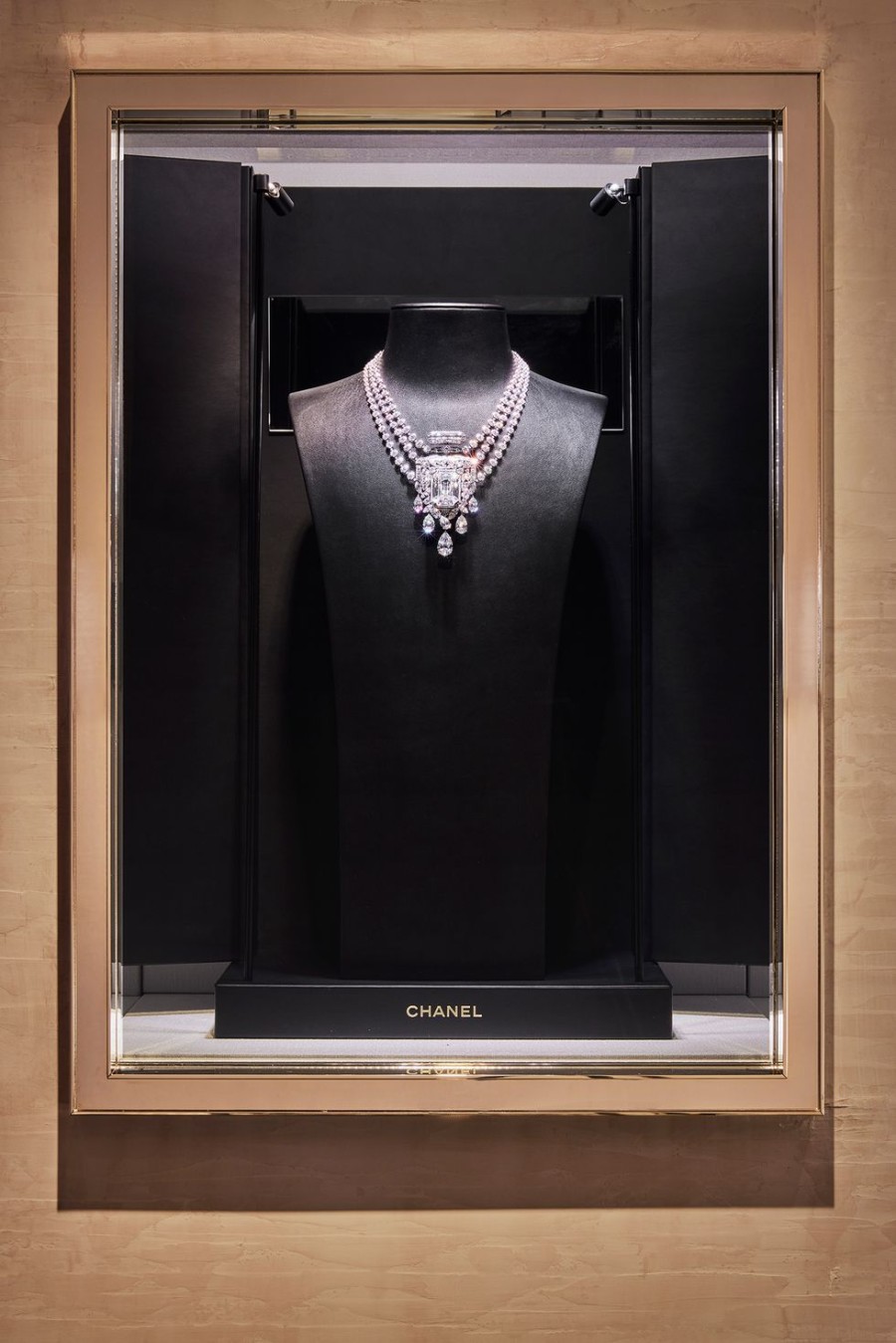O οίκος Chanel ανοίγει το πιο glamorous κατάστημά του στη Fifth Avenue- Φωτογραφία 8