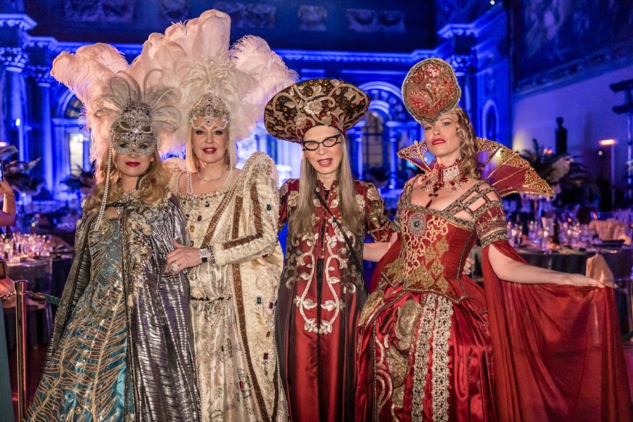 "Queens at the Palace": Ένα εντυπωσιακό gala dinner ball που αναβίωσε το Καρναβάλι της Φλωρεντίας  - Φωτογραφία 2