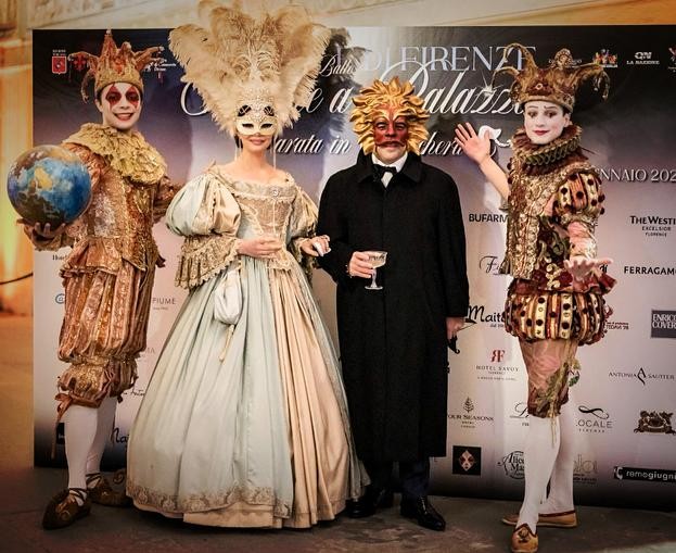 "Queens at the Palace": Ένα εντυπωσιακό gala dinner ball που αναβίωσε το Καρναβάλι της Φλωρεντίας  - Φωτογραφία 5