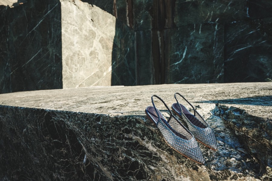 "Footprints": Μια νέα high-fashion καμπάνια που γιορτάζει την παράδοση και την αέναη τέχνη της αναγέννησης- Φωτογραφία 2