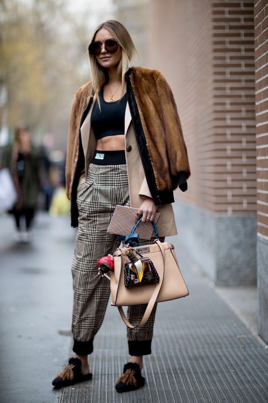 Τα street style looks που ξεχωρίσαμε από το MFW - Φωτογραφία 18