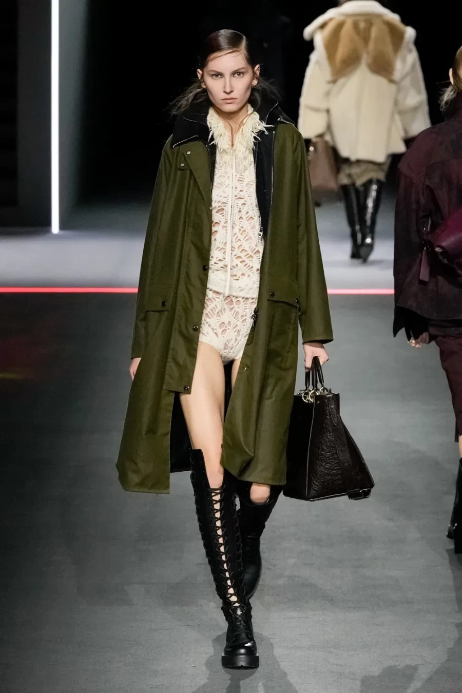 PFW: Η νέα συλλογή της Maria Grazia Chiuri αποτίει φόρο τιμής στην ιστορία του οίκου Dior- Φωτογραφία 35