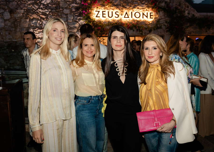 Η Zeus+Δione ανέδειξε την ελληνική πολυτέλεια στην Αθηναϊκή Ριβιέρα με ένα λαμπερό opening- Φωτογραφία 15