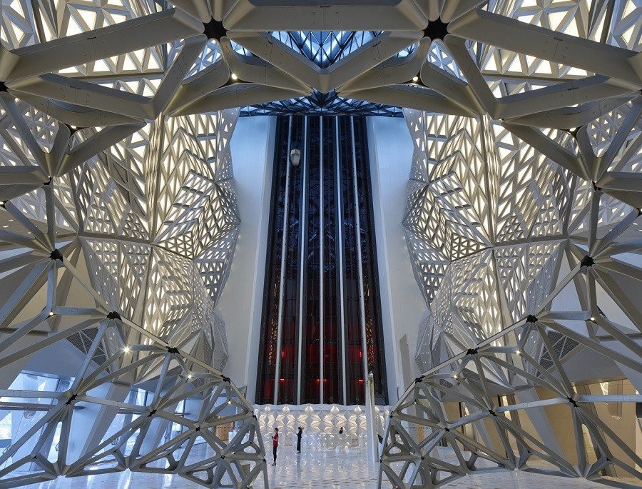 Το γραφείο Zaha Hadid Architects παρουσιάζει το εντυπωσιακό Morpheus Hotel - Φωτογραφία 1
