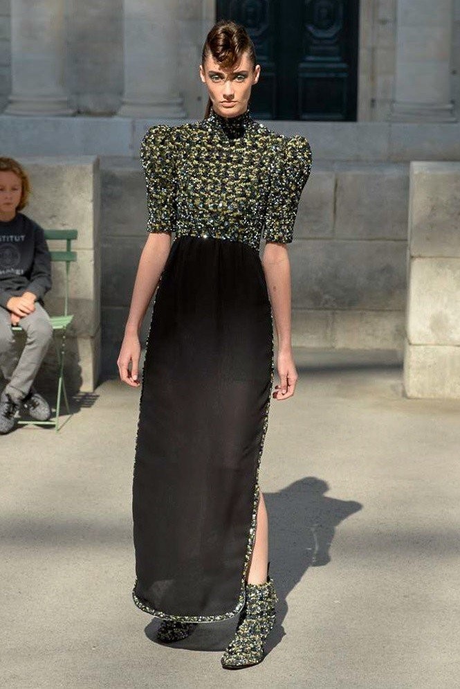 Chanel Haute Couture fashion show: Η δύναμη της απλότητας- Φωτογραφία 7