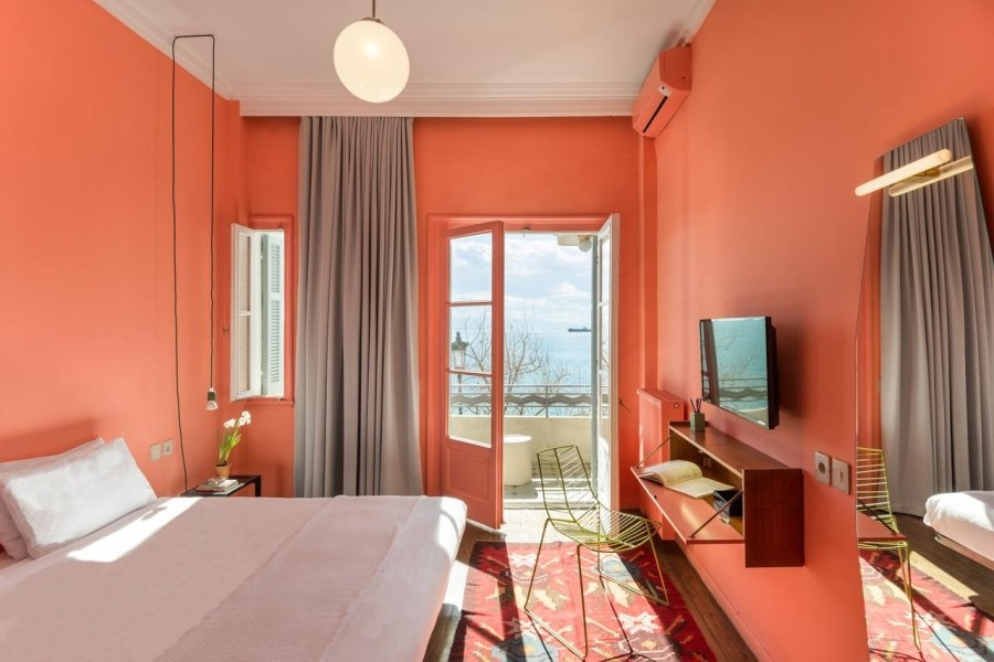 Με τροπικά χρώματα, το Waterfront Nikis Apartment έχει μοναδικό interior design- Φωτογραφία 11