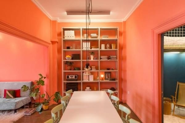 Με τροπικά χρώματα, το Waterfront Nikis Apartment έχει μοναδικό interior design- Φωτογραφία 12