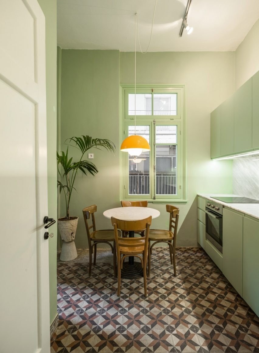 Με τροπικά χρώματα, το Waterfront Nikis Apartment έχει μοναδικό interior design- Φωτογραφία 8