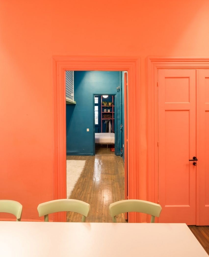 Με τροπικά χρώματα, το Waterfront Nikis Apartment έχει μοναδικό interior design- Φωτογραφία 13