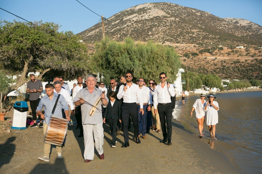 Τανιμανίδης - Μπόμπα: Το λαμπερό ζευγάρι παντρεύτηκε στη Σίφνο - Φωτογραφία 14