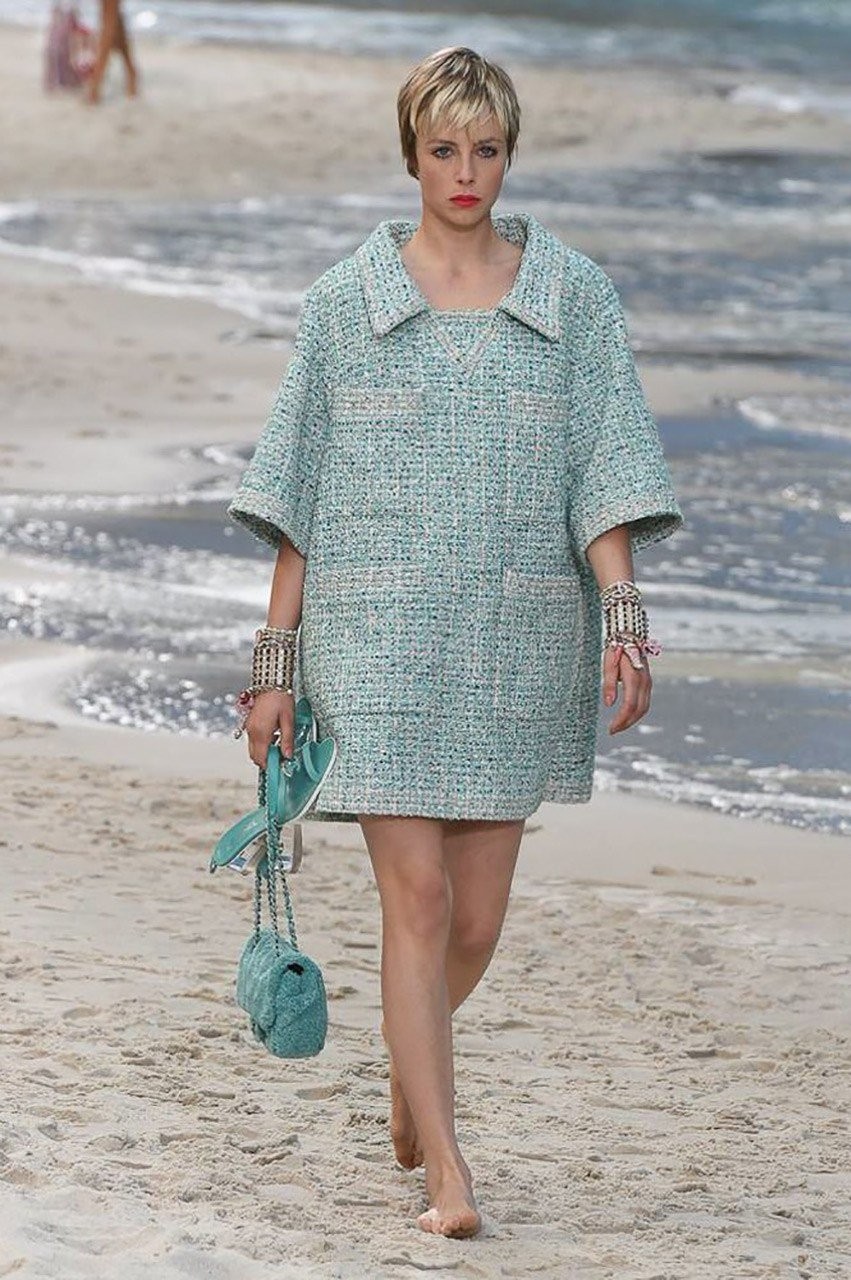 Μια βόλτα στην παραλία με τον Karl Lagerfld και τον οίκο μόδας Chanel - Φωτογραφία 13