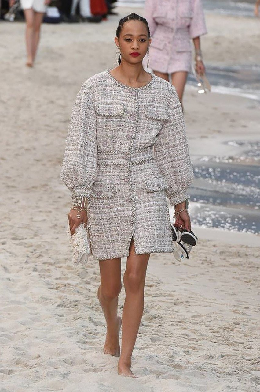 Μια βόλτα στην παραλία με τον Karl Lagerfld και τον οίκο μόδας Chanel - Φωτογραφία 19