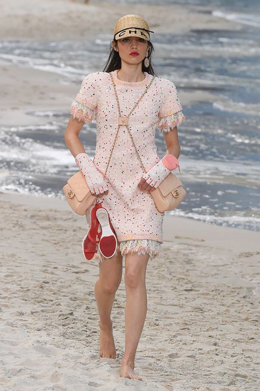 Μια βόλτα στην παραλία με τον Karl Lagerfld και τον οίκο μόδας Chanel - Φωτογραφία 21