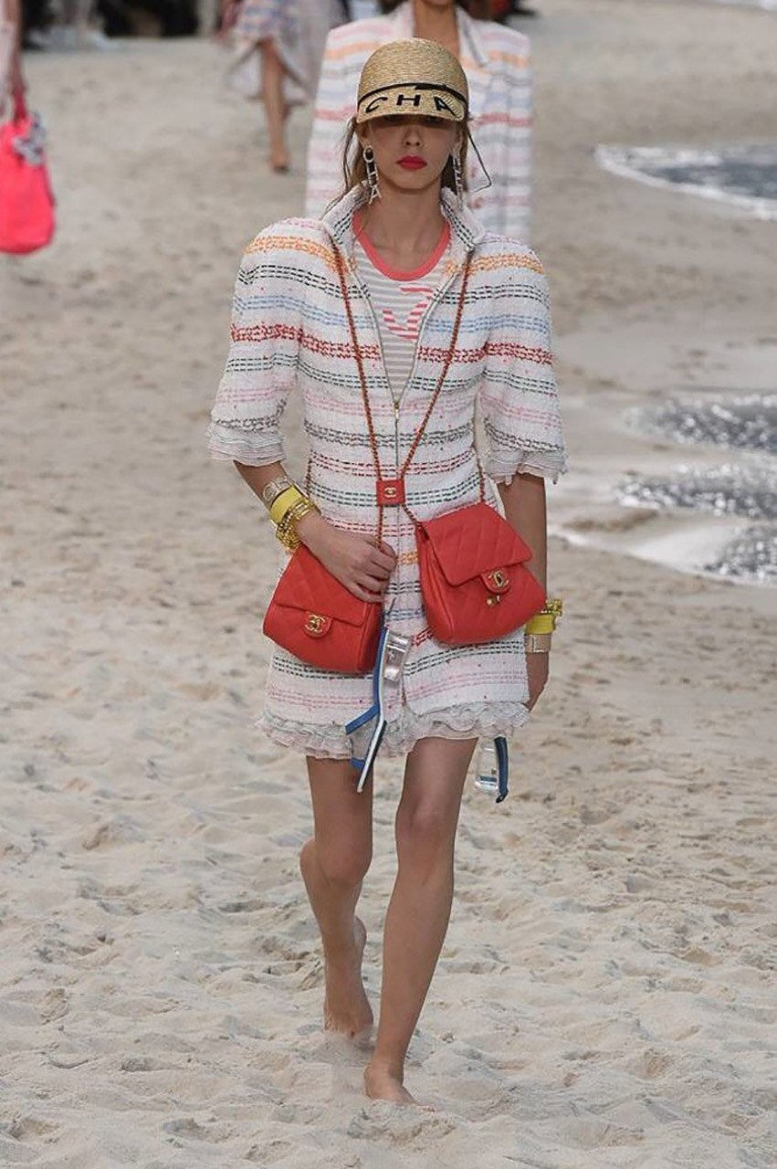 Μια βόλτα στην παραλία με τον Karl Lagerfld και τον οίκο μόδας Chanel - Φωτογραφία 23
