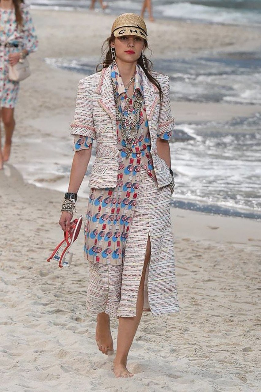 Μια βόλτα στην παραλία με τον Karl Lagerfld και τον οίκο μόδας Chanel - Φωτογραφία 27