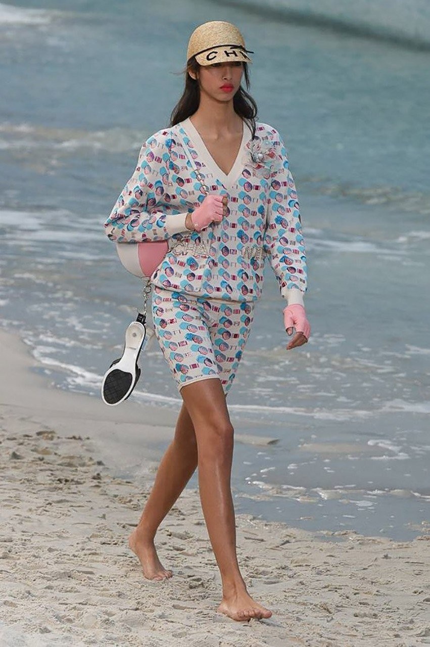 Μια βόλτα στην παραλία με τον Karl Lagerfld και τον οίκο μόδας Chanel - Φωτογραφία 32