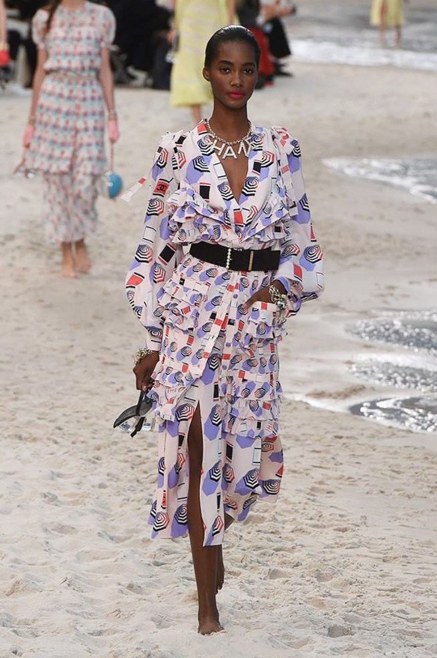 Μια βόλτα στην παραλία με τον Karl Lagerfld και τον οίκο μόδας Chanel - Φωτογραφία 35